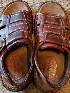 NWOT Mens Hush Puppies Sandals